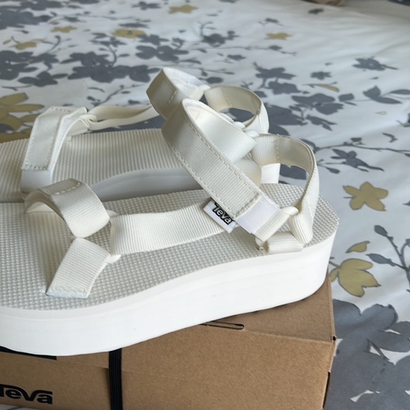 Teva Flatform Universal Sandal - Picture 5 of 9